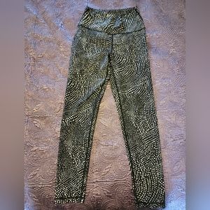 Medium ECHT Leggings Scrunch Butt